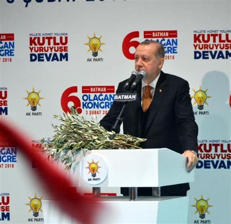 C­u­m­h­u­r­b­a­ş­k­a­n­ı­ ­E­r­d­o­ğ­a­n­,­ ­B­a­t­m­a­n­­d­a­ ­z­e­y­t­i­n­ ­d­a­l­l­ı­ ­b­a­y­r­a­k­l­a­r­l­a­ ­k­a­r­ş­ı­l­a­n­d­ı­ ­(­2­)­ ­-­ ­S­o­n­ ­D­a­k­i­k­a­ ­H­a­b­e­r­l­e­r­